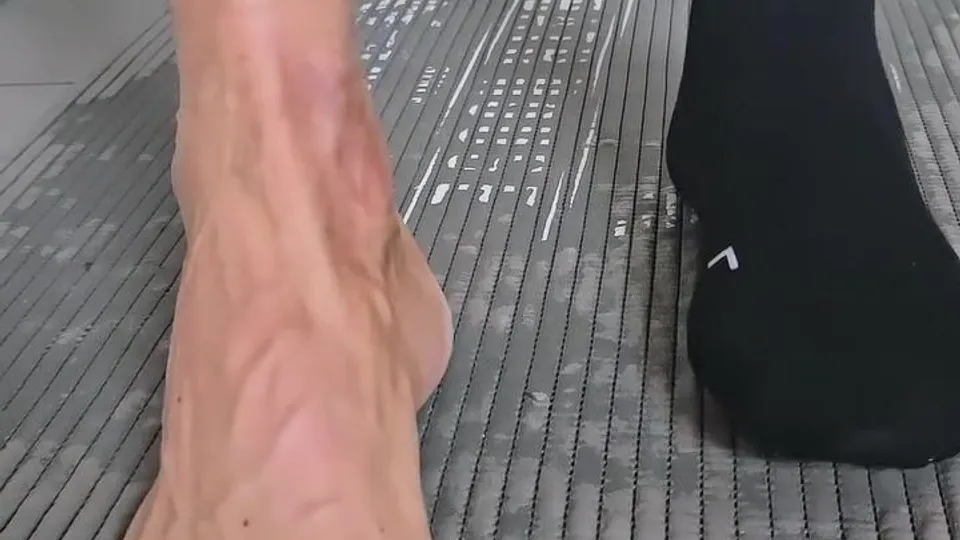 Foot Fetish: Guy in Black Socks
