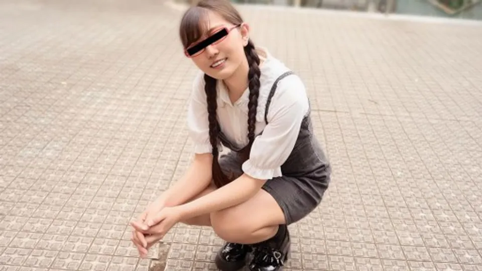 10musume 021426_01 A girl with red glasses who is also interested in developing her buttocks 