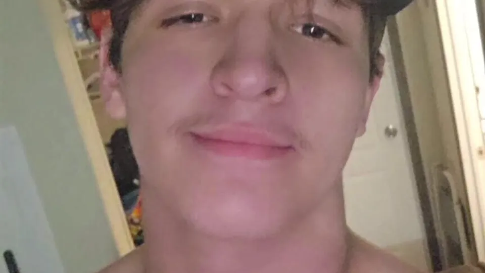18-Year-Old straight mechanics jerk off video - ThisVid.com