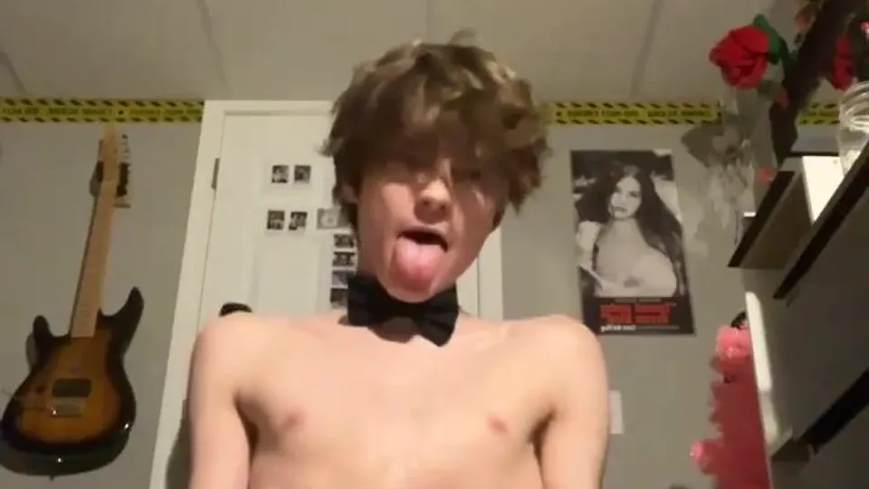 18 YO Twink Bouncing