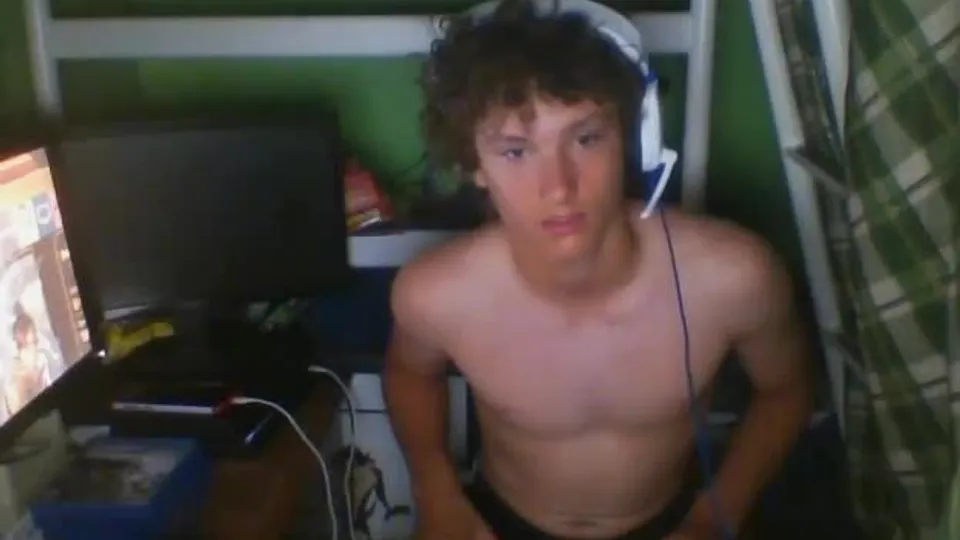 18 yr old US boy jerk (DM for contact info)