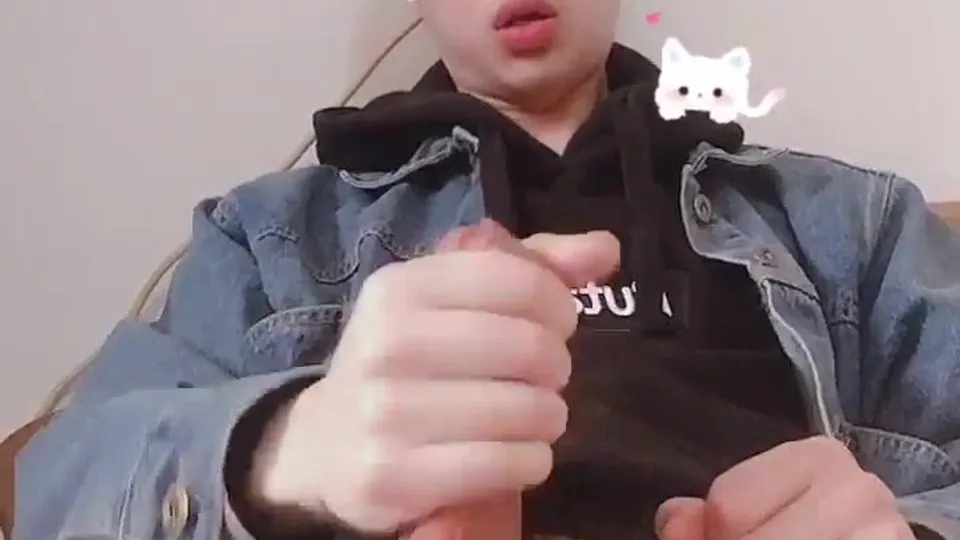 18yo chinese twink shoots hot load - Gay Porn