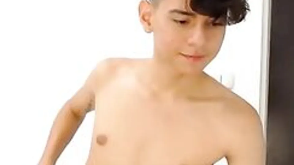 18yo sexy boy jerks off on cam and gets dressed