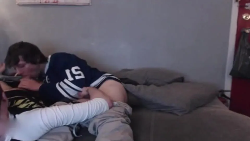 18yo Straight boy cherry pop-v2 - ThisVid.com En español