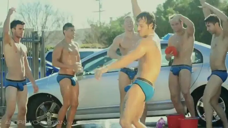 Latinos Muscle Boys Dance to 'Chomolokko'