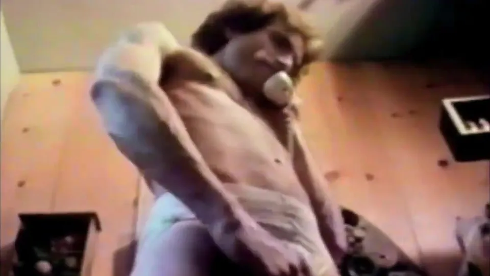 1980 Man Hunt pt.1 - ThisVid.com