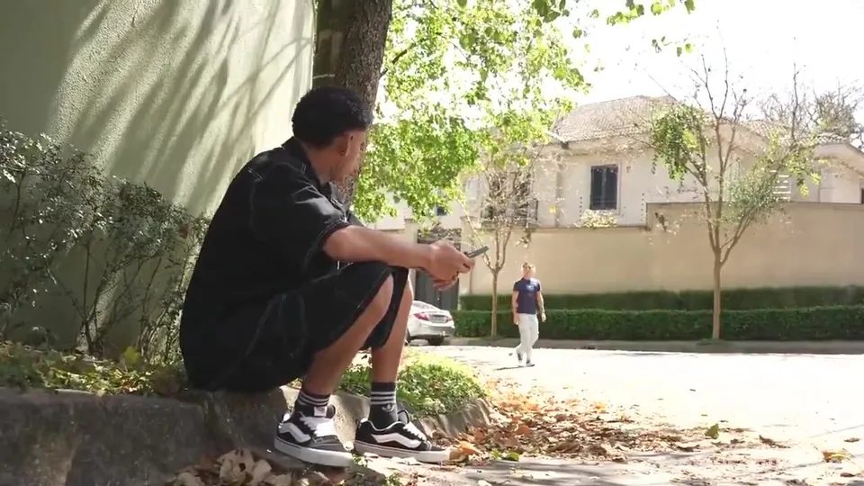 2 Argentinians play outside