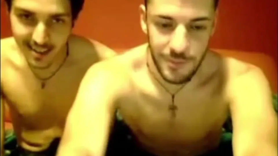 2 friends get off together - ThisVid.com