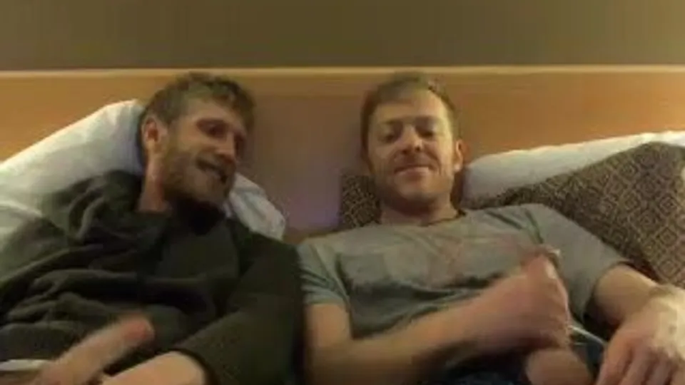 2 friends on cam - video 155 - ThisVid.com