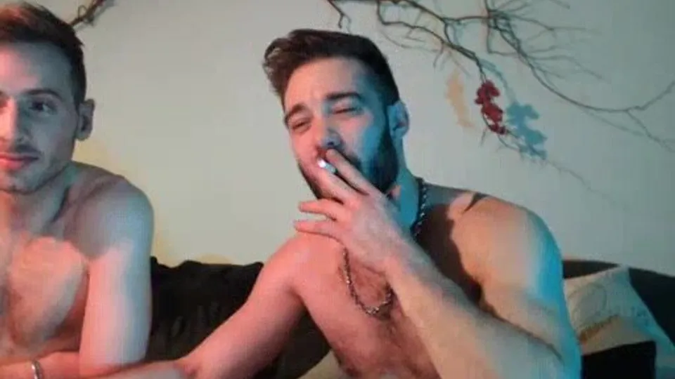 2 friends on cam - video 308 - ThisVid.com
