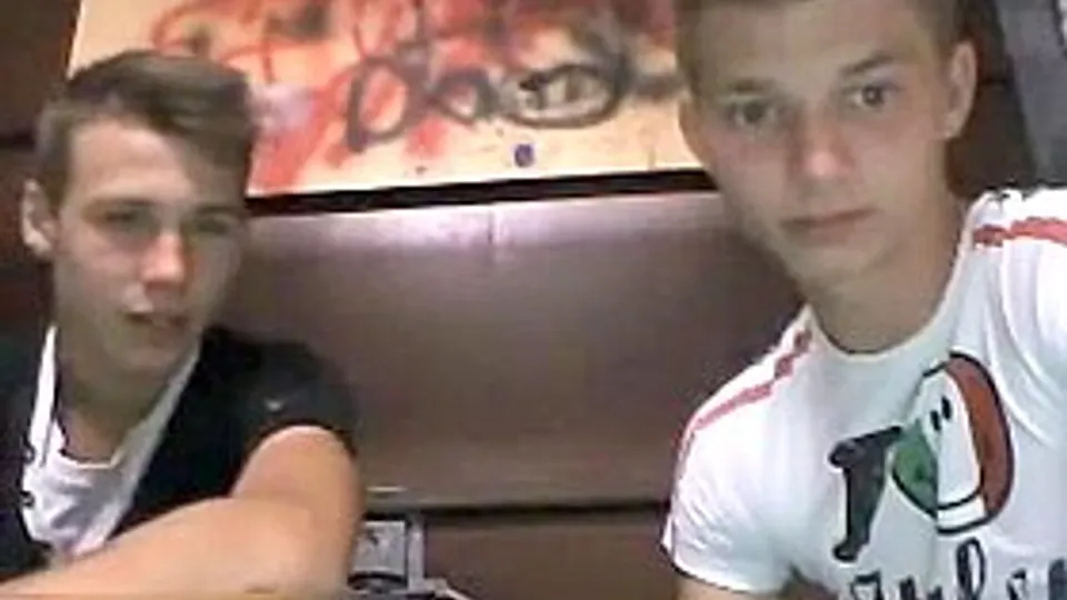 2 Garcons Chaud Se Branle Ensemble- Free Xxx Videos & Movies - againgay.com