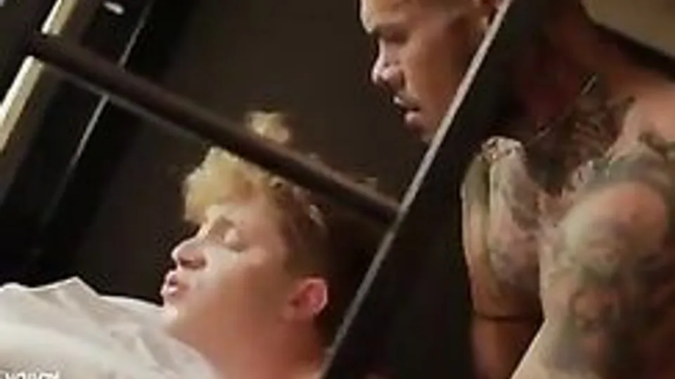 ละติโน่เปลือยเปล่าแท็คคิงทวิงค์