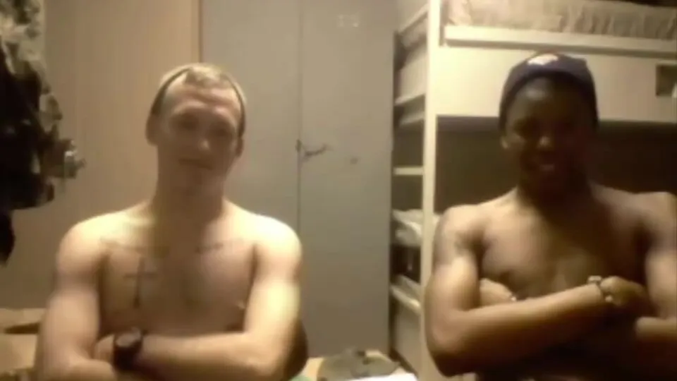 2 straight friends jerk together - ThisVid.com