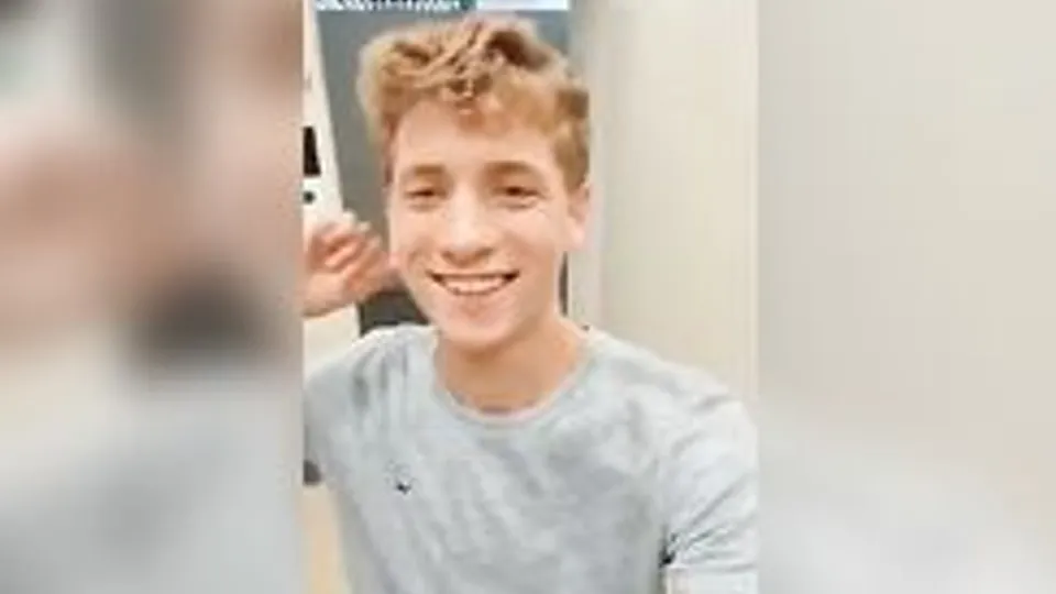 Twink Masturbation in House