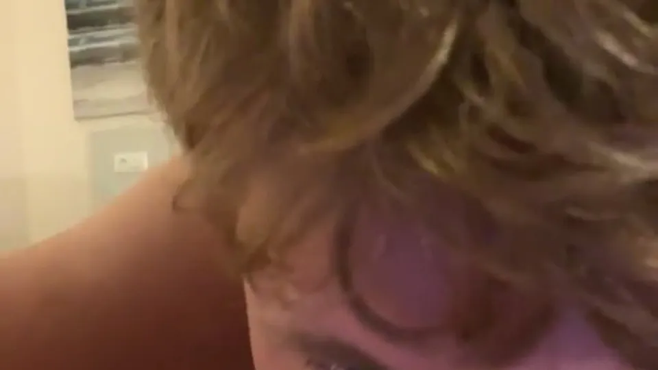 배고픈 두 녀석이 서로에게 덤벼든다 (Baegopun du segyeui seseoro deumbyeodeunda)