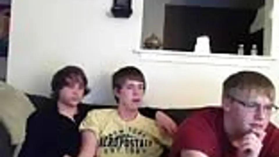 Três Amigos Fodem na Webcam