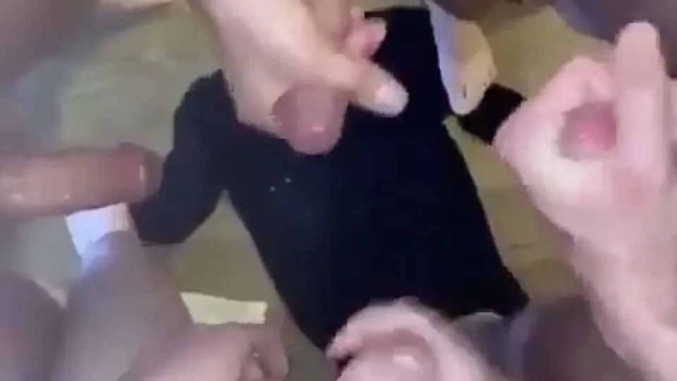 4 guy circle jerk and cum on shirt.mp4