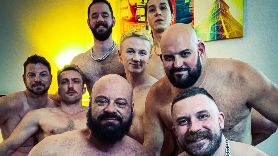 8 Blokes In a Dodgy Motel