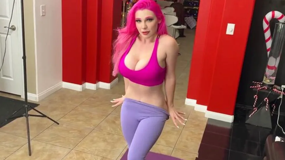 A bright woman with big milkings knows how to suck a shaft coolly 