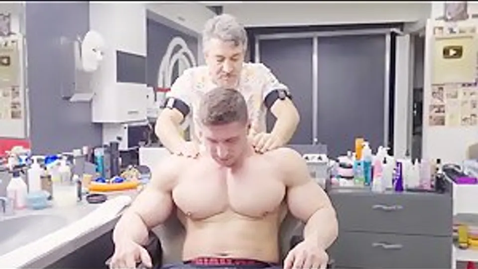 A different kind of Muscle Worship (Part 2)