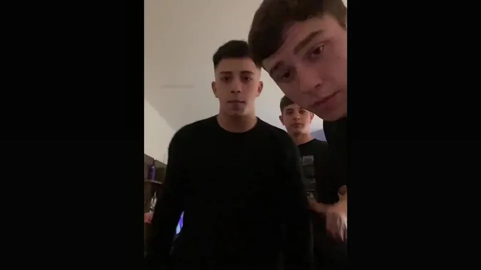 A drive-by kissing - ThisVid.com