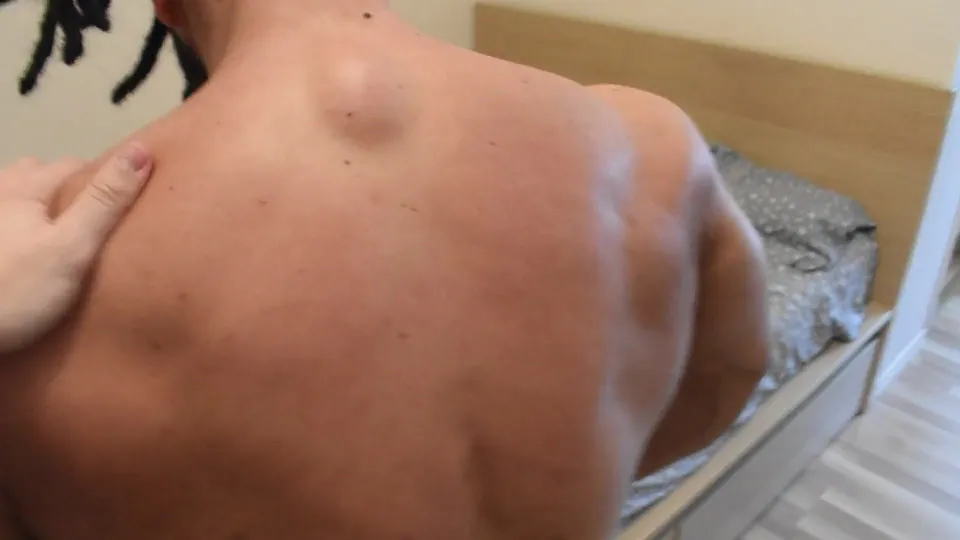 A FAN WORSHIP MY MUSCLES AND JERK MY COCK TO MAKE ME CUM ALL OVER