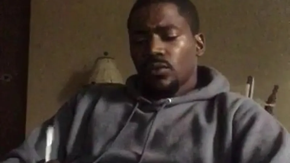 A handsome black guy masturbates and enjoys in front of his webcam - ThisVid.com