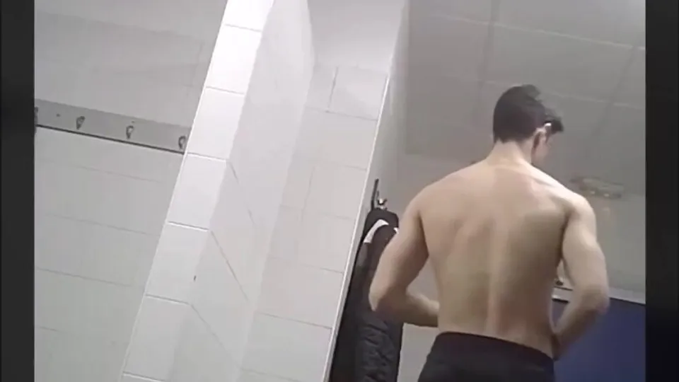 A la ducha después de entrenar - ThisVid.com