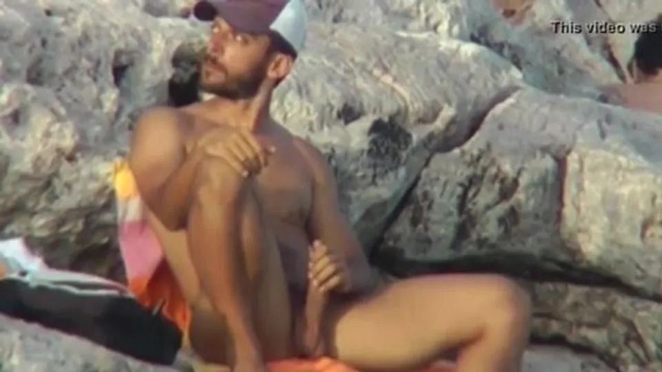A nudist beach secret (public) - ThisVid.com