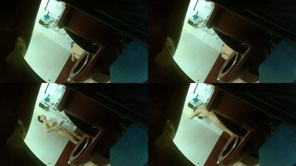 A plump young woman was photographed in the bathroom of a rental house taking a shower and changing clothes. She has a slender body and firm breasts and pubic hair, which is absolutely sexy. 720P high-definition full version  