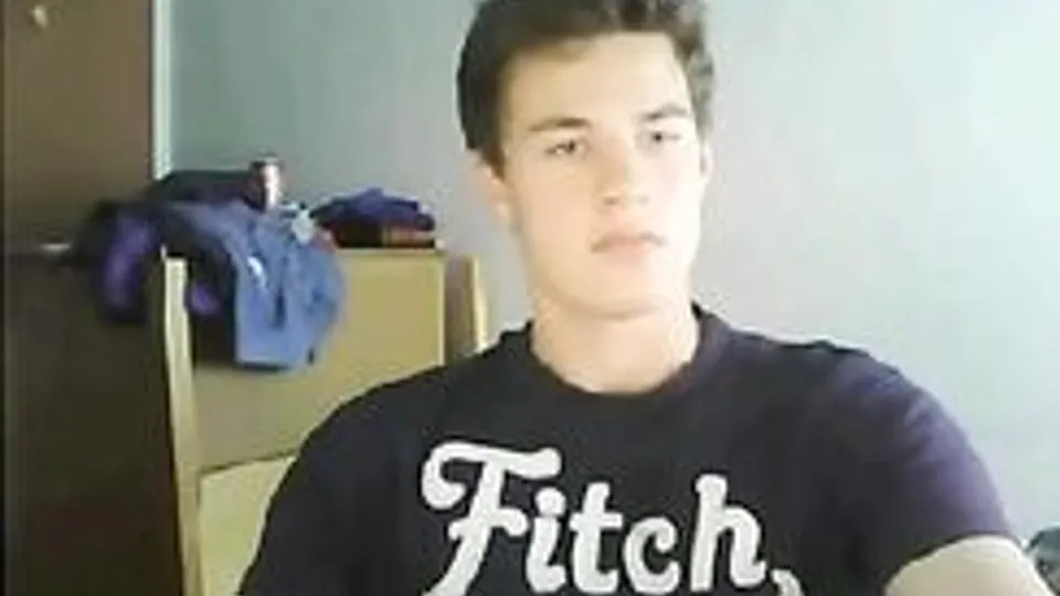 a pretty face guy cuming in chair