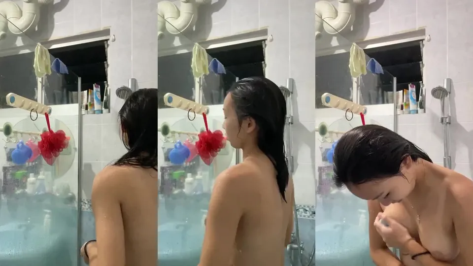 A Singaporean girl took a selfie in the shower and made it public after the breakup 