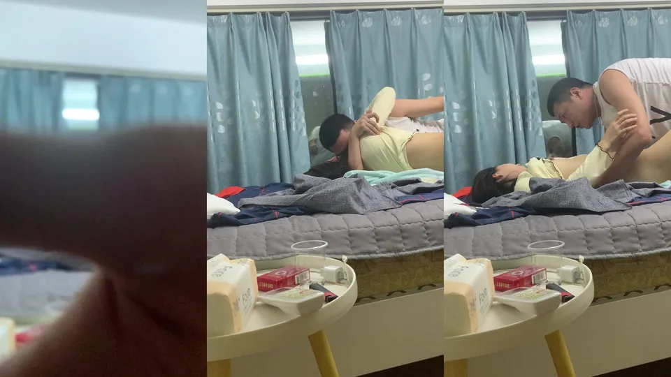A social guy asks a young lady from nearby WeChat to go home and have sex 