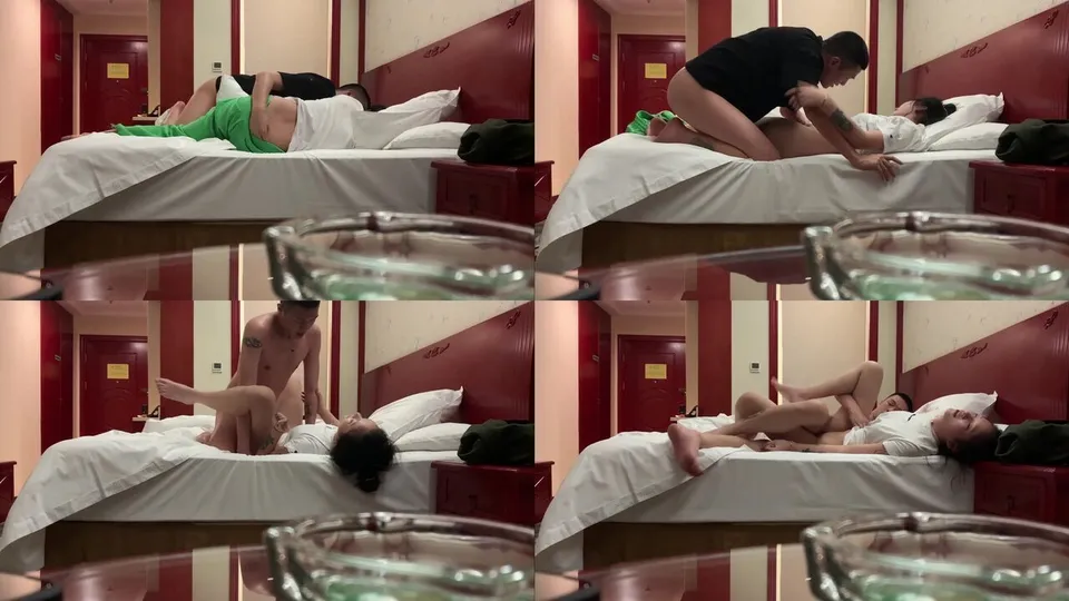 A social guy makes an appointment with a beautiful young lady nearby on WeChat to book a room in a hotel  