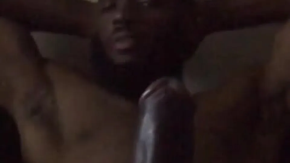 A straight, well-endowed black guy shows off his huge c - ThisVid.com 中文