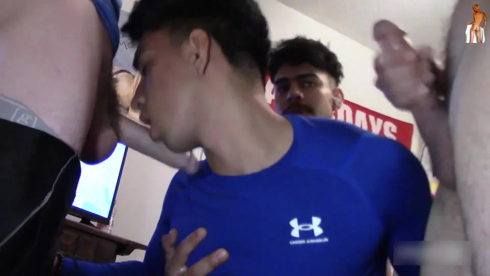 Orgia tra twink e creampie