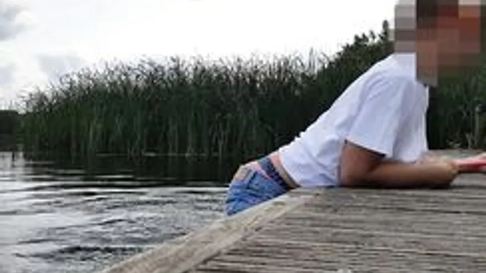 Lake Clothes Sagging: Outdoor Masturbation