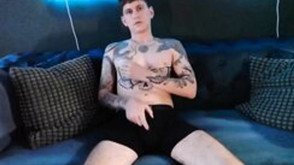 Tattooed Twink Masturbates on Cam