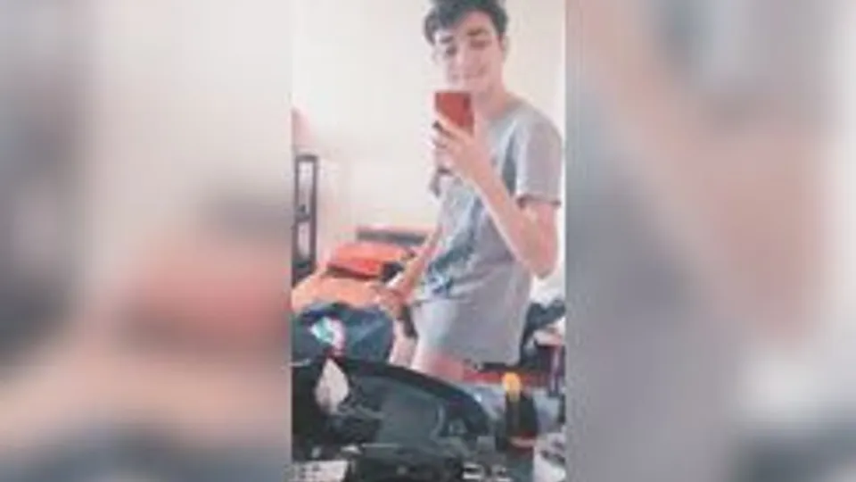 Twink Masturbation in Mirror