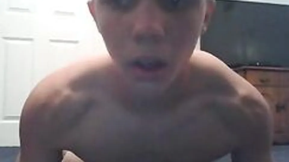 Twink Masturbates on Webcam