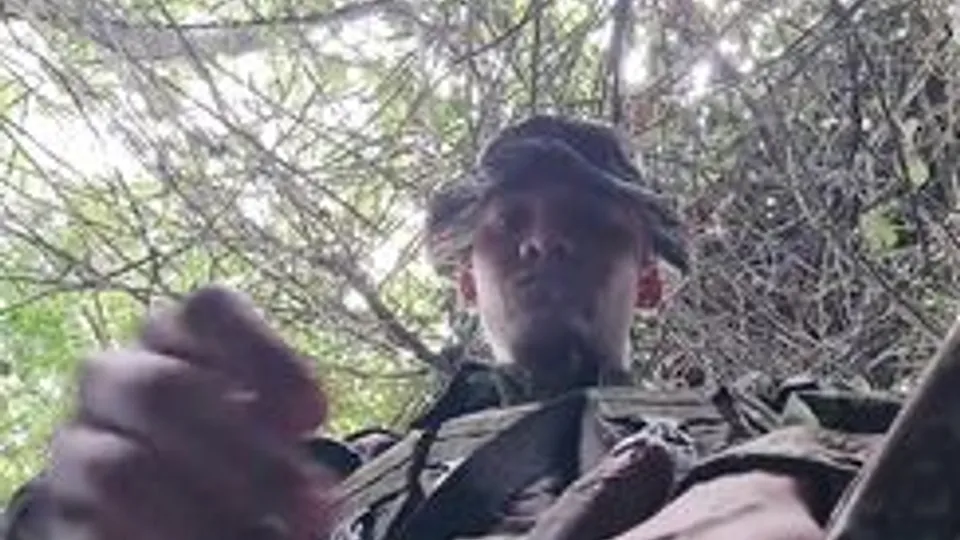[ABX][4][420] - Colombian soldier takes advantage of the guard to...