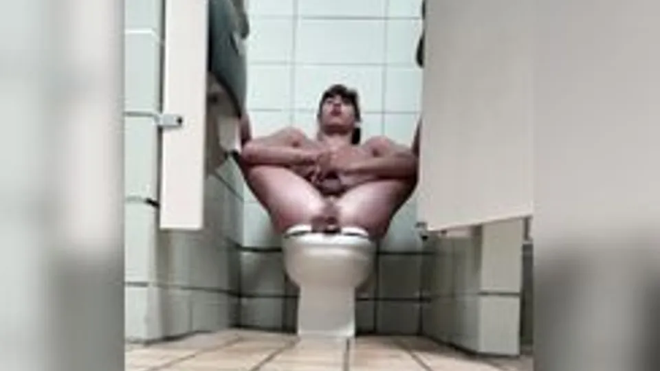 Twink Masturbation in House