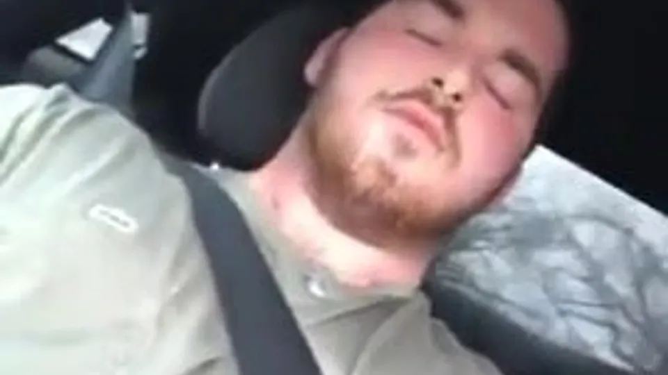 Accidental Straight Facial - ThisVid.com