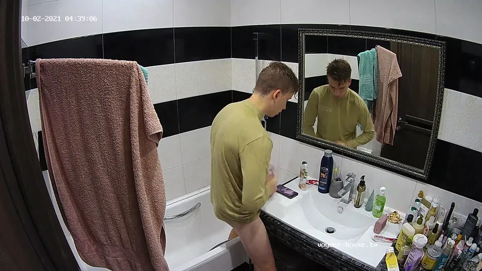 Aderyn jerking off in the bathroom - ThisVid.com