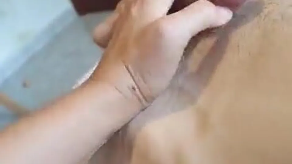 Admiring a fit hunk's body and huge flaccid uncut cock - ThisVid.com 中文