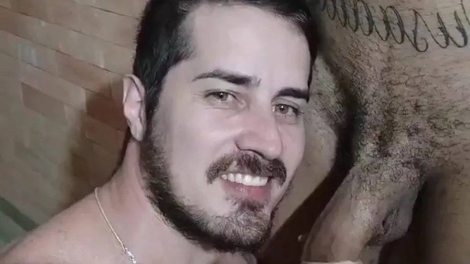 Adorando a un pijudo / worshipping a hung guy - ThisVid.com