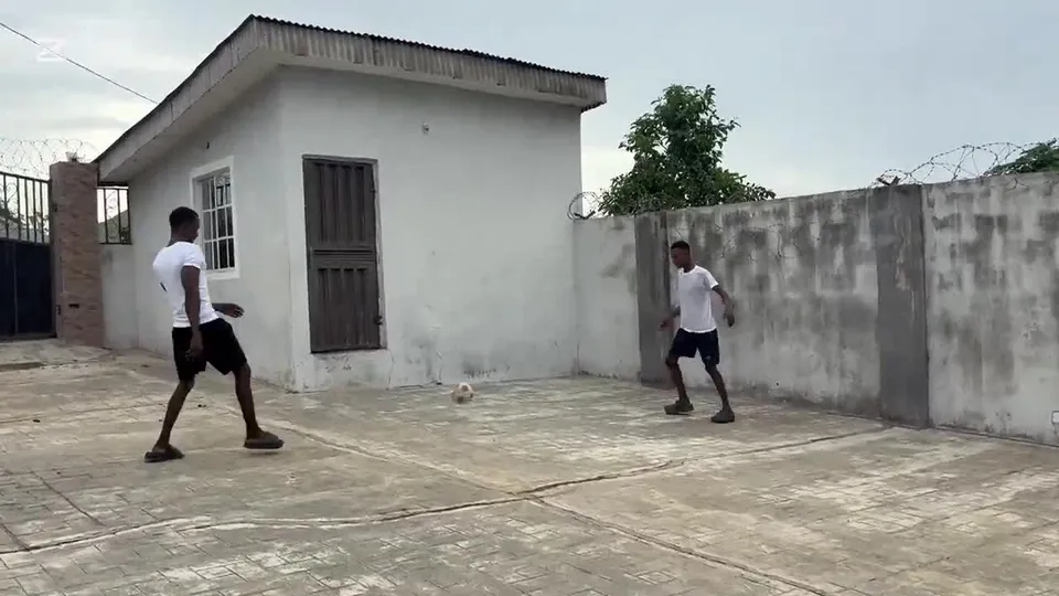 Fuites porno africaines nues, super sexy et lubriques, africains chauds avec des BBC noires (21).mp4