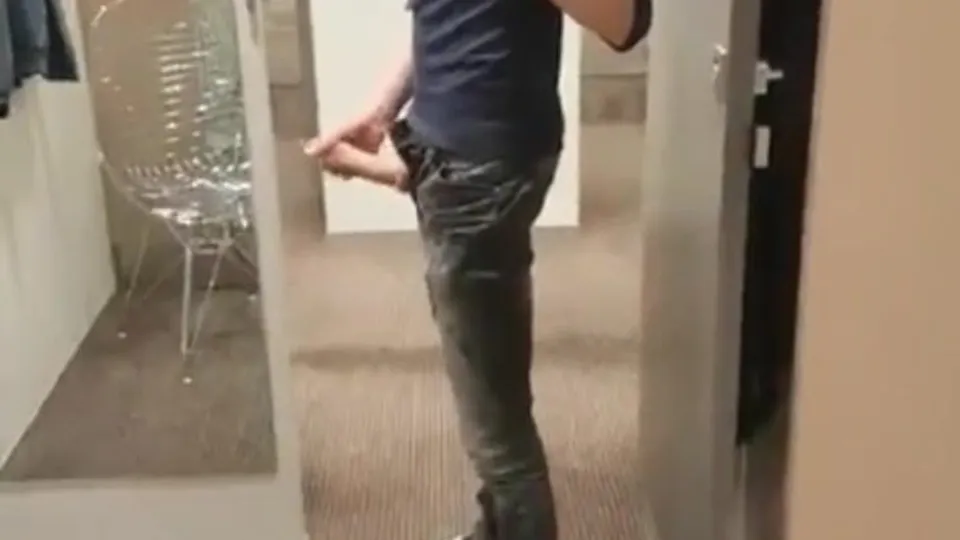 AHV - 22 yo aussie boy cumming in changing room