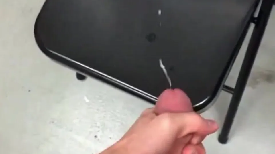 AHV تخرج من الكرسي المجلد