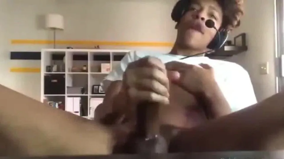 AHV-HD - Black teen takes a gamble in the middle of her computer game